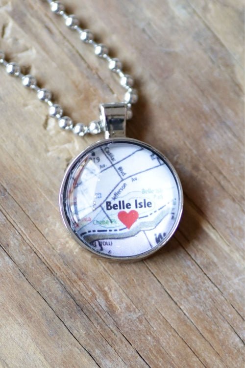 Love Belle Isle Necklace / Shiny Silver Jewelry